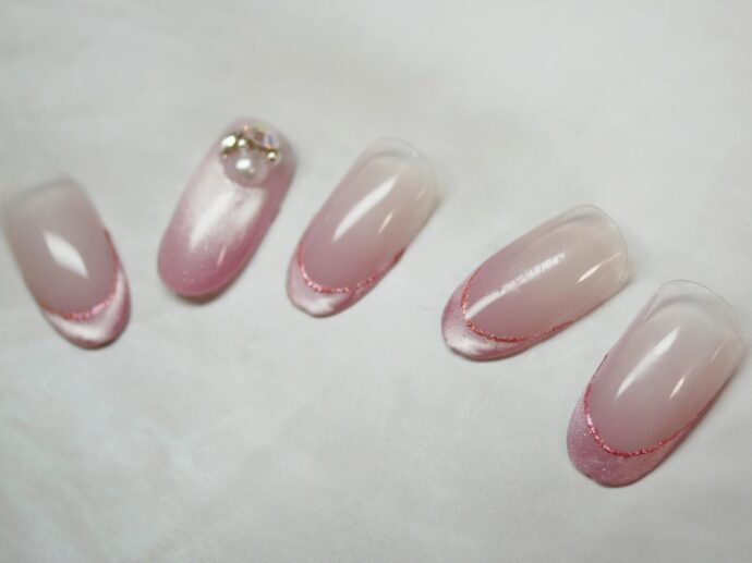 マグネットネイルでフレンチ風ネイルデザイン