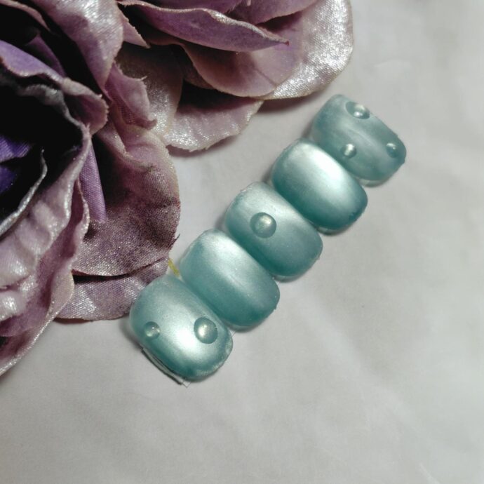 マットマグネット×ぷっくり水滴クリアのネイルチップ