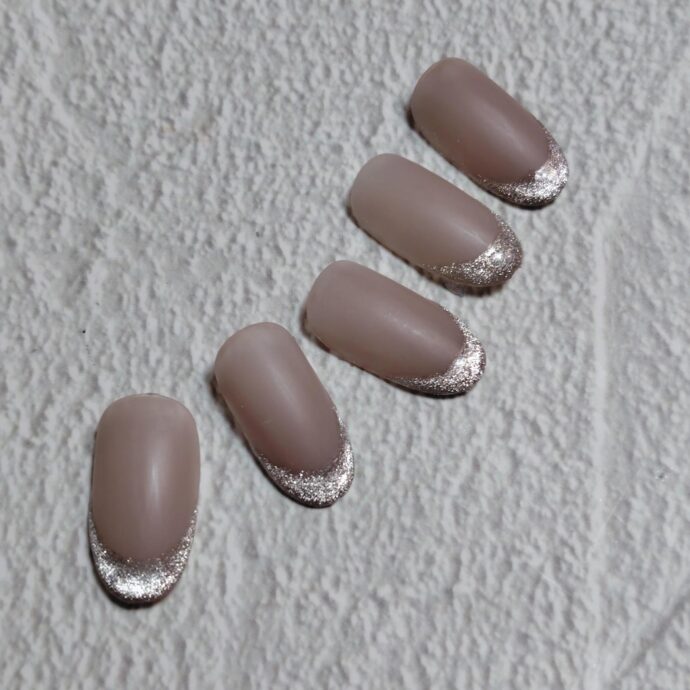 全面マット×ツヤの部分をマグネットのネイルチップ