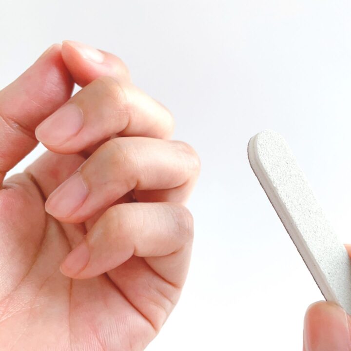 爪の艶がなくなった時の対処法は？爪磨きとネイルオイルでツヤのある健康的な爪へ