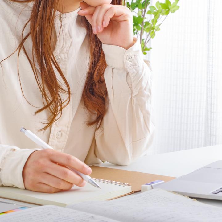 独学でネイリスト資格は取得可能？挫折しない勉強法＆知っておくべき注意点