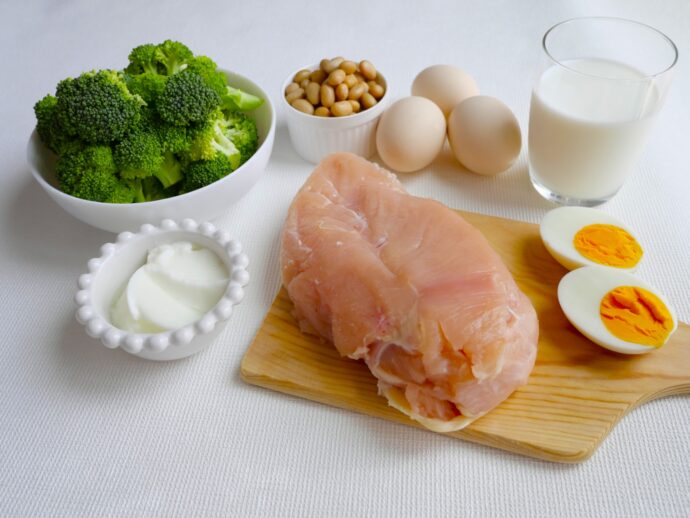 鶏むね肉やたまごなど、タンパク質が豊富な食材