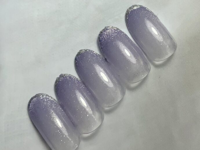 パープルのベースカラーにホワイトのマグネットをグラデーション風に重ねたもの