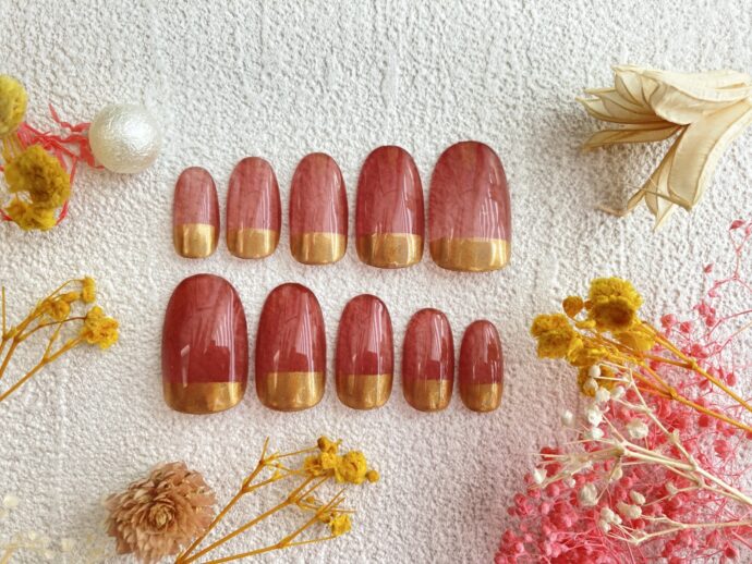 ミラーの根元フレンチネイルデザイン