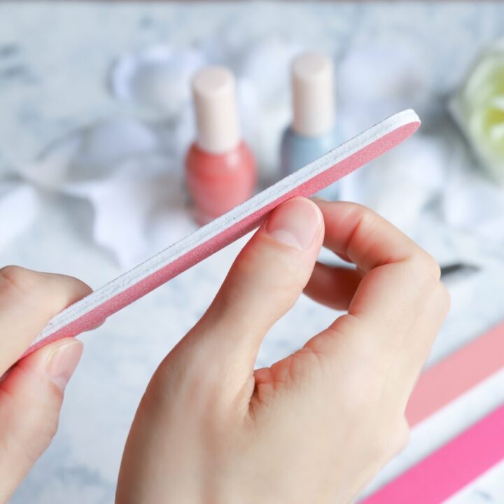 ジェルネイルをオフする時のサンディングに注意！セルフネイルで爪を傷つけない方法