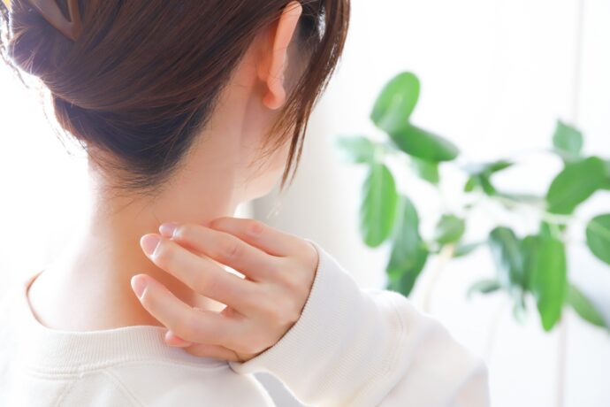 女性のうなじの画像