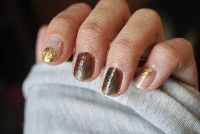 アーティスティックなニュアンスネイルデザイン