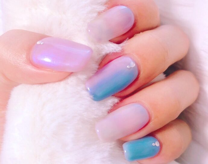 ユニコーンカラー×オーロラパウダーのネイル