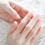 キレイにケアされたショートネイル