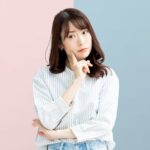 どっちか悩む女性