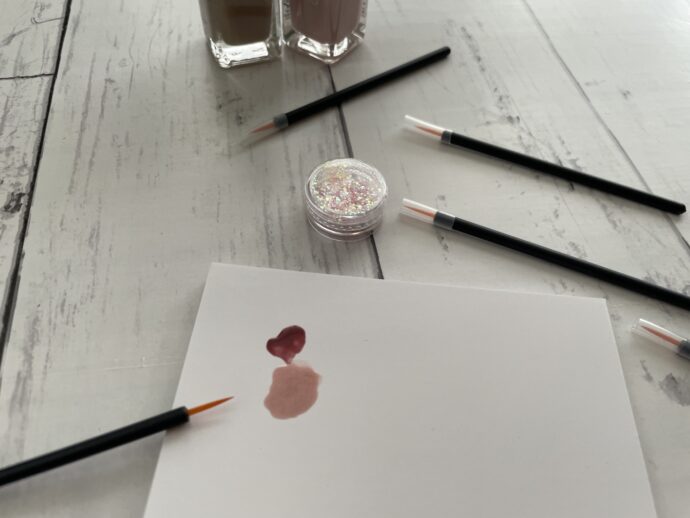 ペーパーパレットでジェルを混ぜる様子