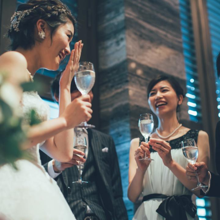 迷ったらコレ！結婚式お呼ばれネイルのマナーと正解デザインを徹底ガイド