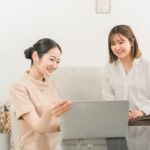 ネイリストのサロンワークとはどんなことをするのかを解説している記事のサムネイル