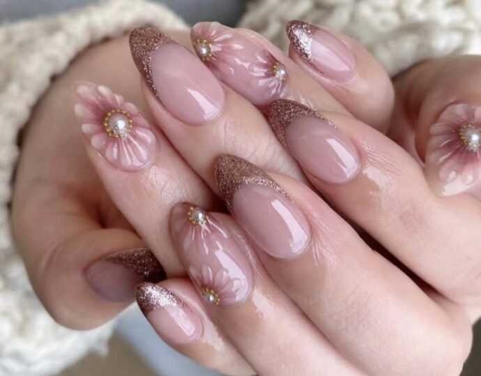 ぷっくりフラワーをした手元