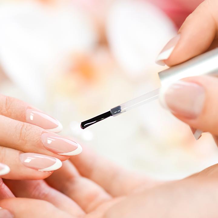 ソフトジェルとパラジェルは何が違うの？特徴と人気の理由をネイリストが解説