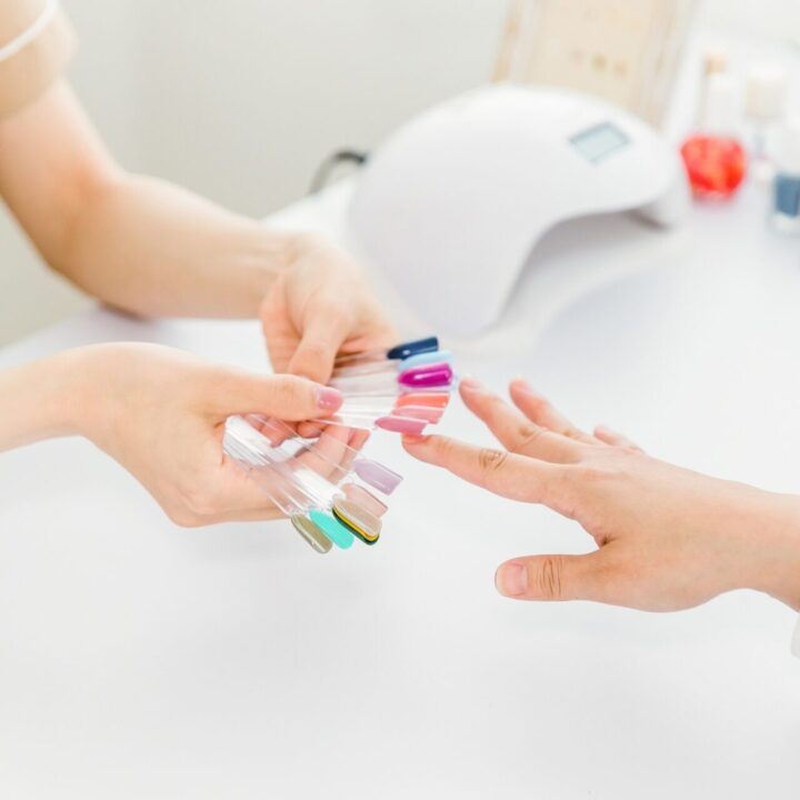 ジェルネイルの色を揃える時に知っておきたいこと・持っていると良いおすすめのカラーを紹介