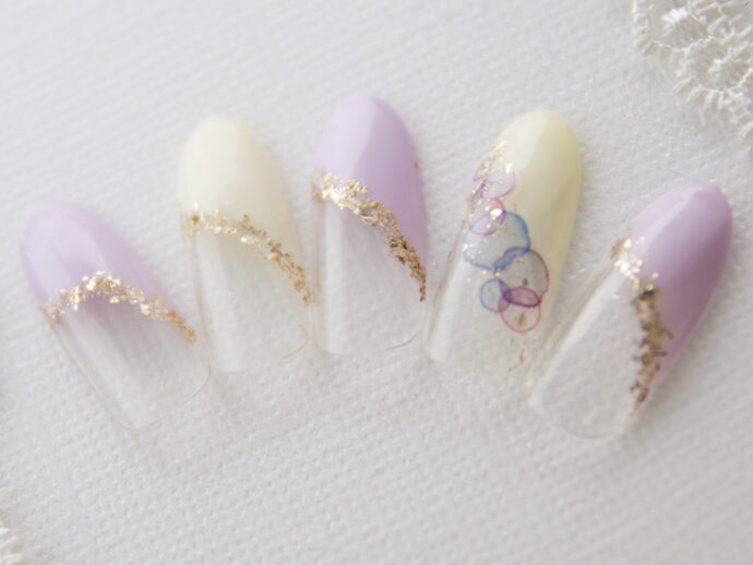 斜めフレンチのネイルチップ