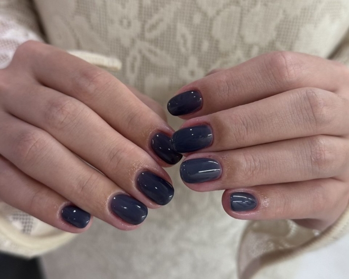 ネイビーのワンカラーネイルデザイン