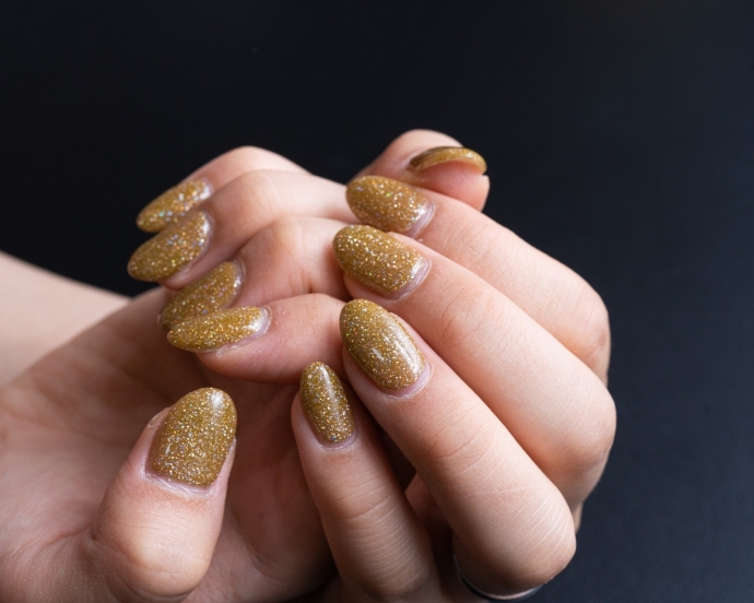 イエローのマグネットネイルワンカラー