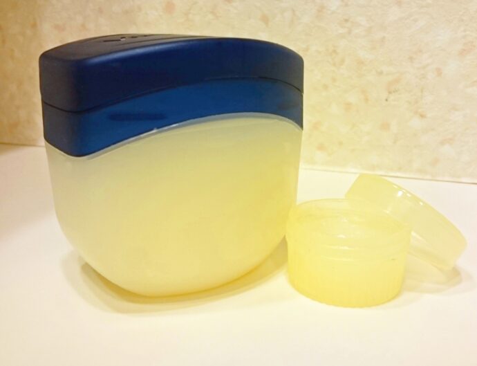 テーブルの上のワセリン