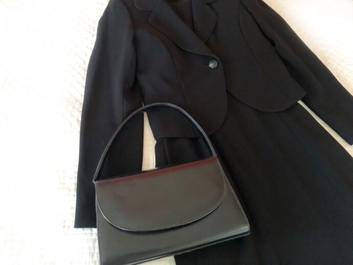 喪服または礼服