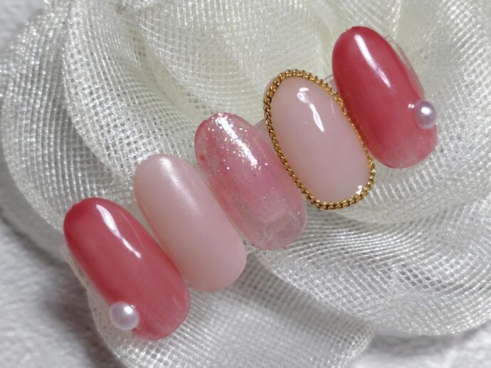 チェーンの囲みネイルデザイン