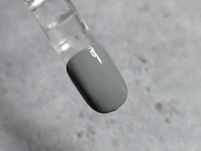 ワンカラーを塗ってベースデザインを完成させる