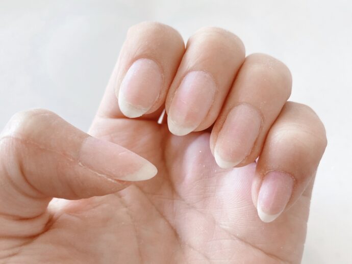 ネイルをオフした手元のアップ