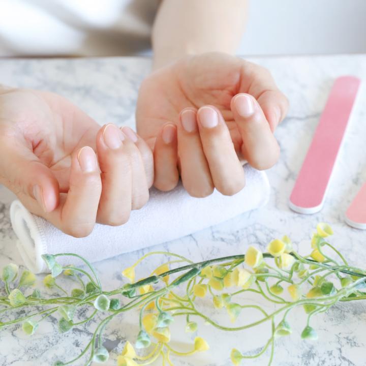 リムーバーなしでもOK？ネイルグルーをダメージ最小で落とす方法まとめ