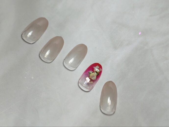 差し色レッドのワンポイントネイル