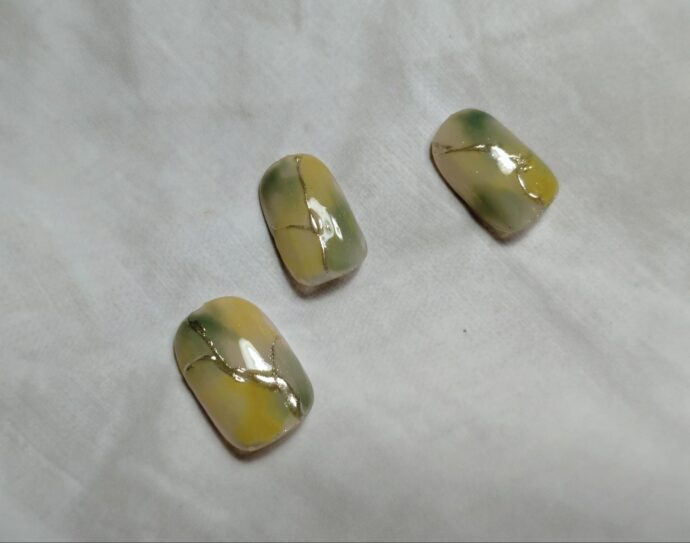 ニュアンス×金継ぎのおしゃれネイル