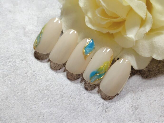 ニュアンスアートの金継ぎネイルチップ