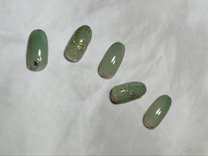 和テイストカラーの金継ぎネイル