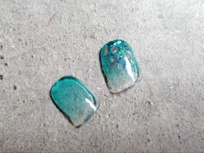 自爪が透けて見えるクリア系ラメグラチップ